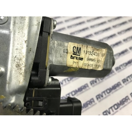 Стеклоподъемник передний правый Opel Zafira B 2005-2011 13132221